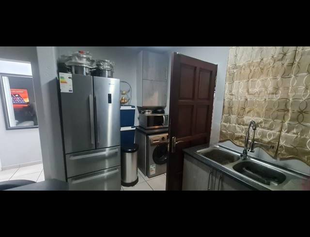 2 BEDROOM APARTMENT FOR SALE IN HEUWELSIG ESTATE